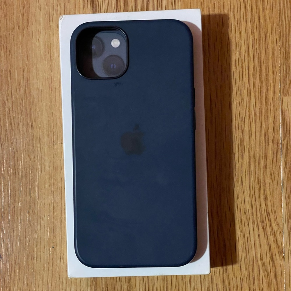 Apple iPhone 13 Silicone Case with MagSafe, Abyss Blue color. PRE-OWNED